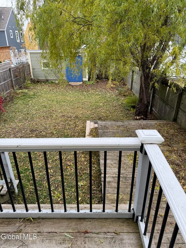 Building Photo - 60 Ash St