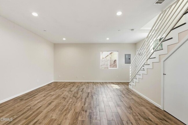 Building Photo - 6721 1/2 Vineland Avenue Unit