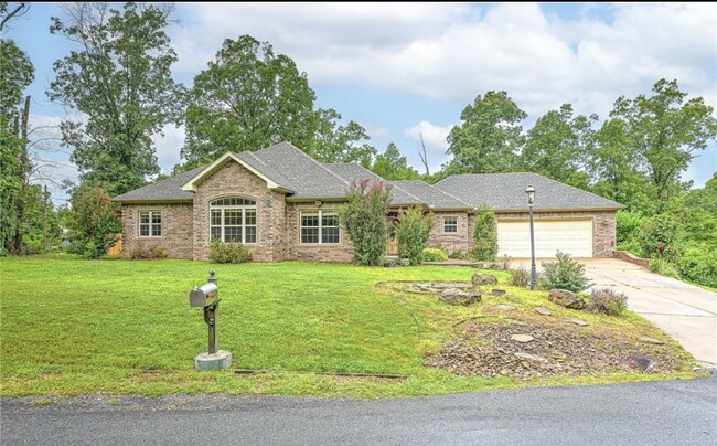 Primary Photo - 1 Yarty Ln
