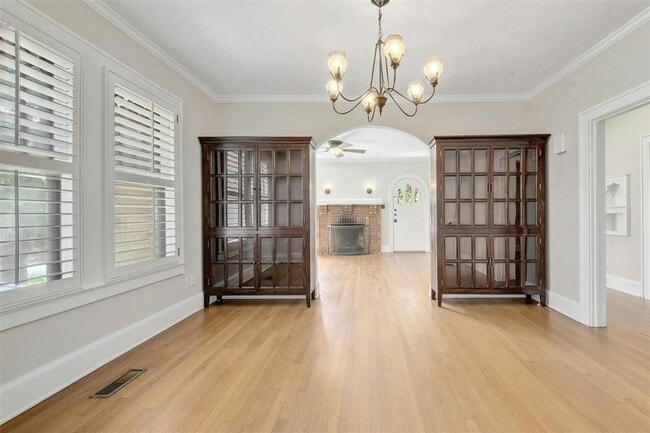 Building Photo - 1606 Travis Heights Blvd