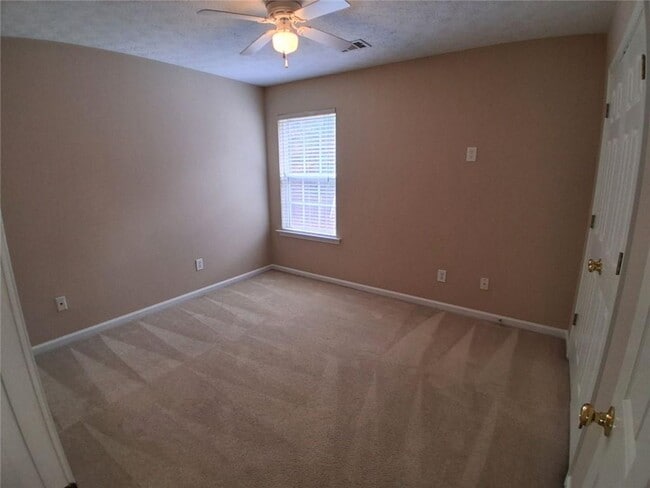 Building Photo - 130 Vinings Dr