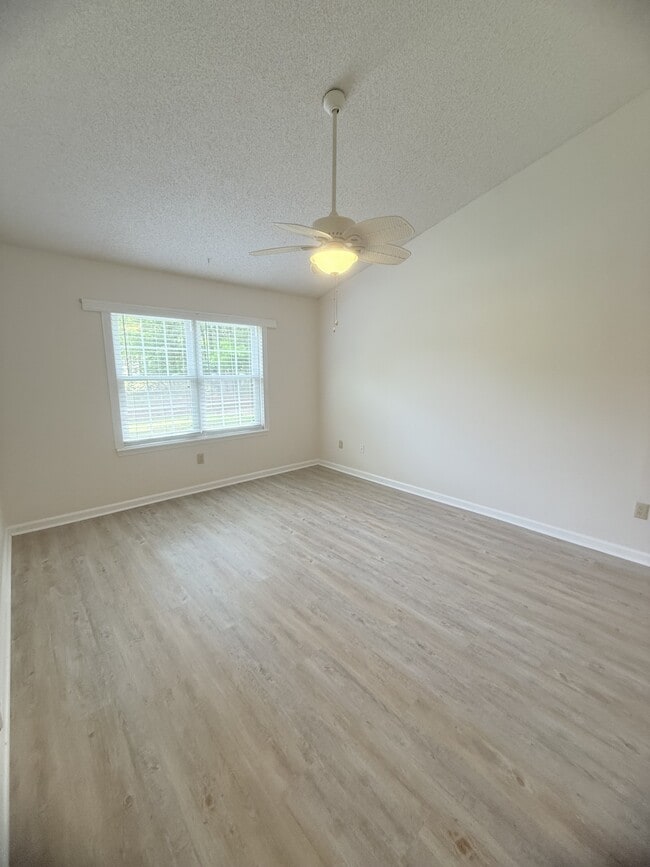 Building Photo - 6576 Pebble Beach Crescent