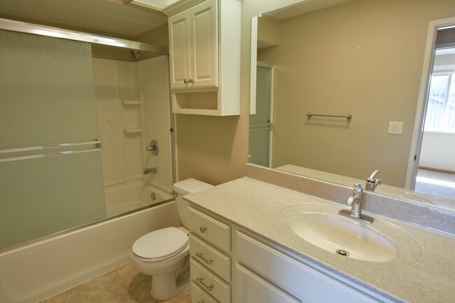 Building Photo - Updated 4 Bedroom, 2.5 Bathroom Townhouse in North San Jose