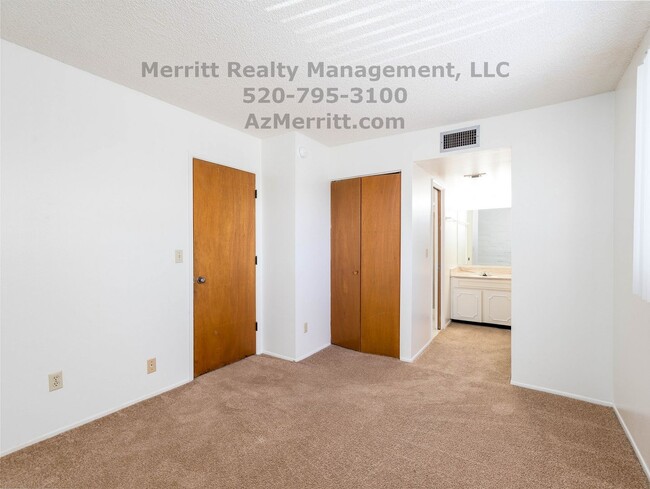Building Photo - Spacious 2-Bedroom Townhome – Available Now!