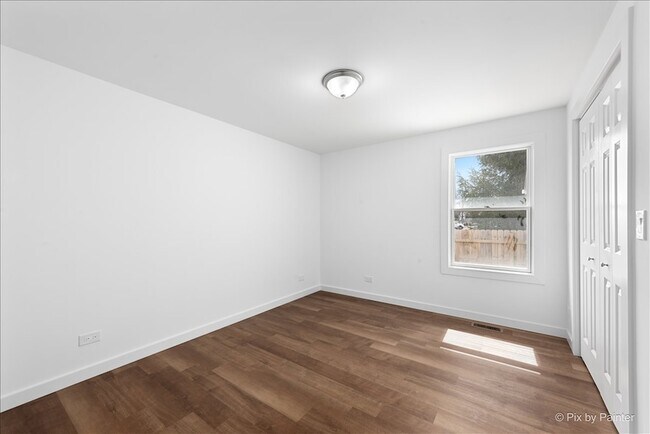 Building Photo - 544 N Hainesville Rd