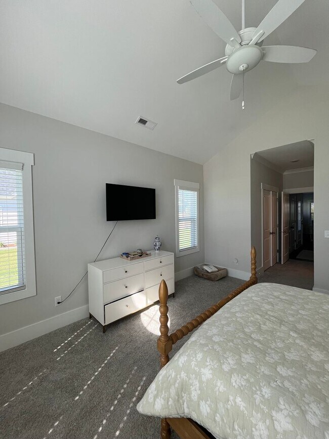 Building Photo - 7404 Springwater Dr