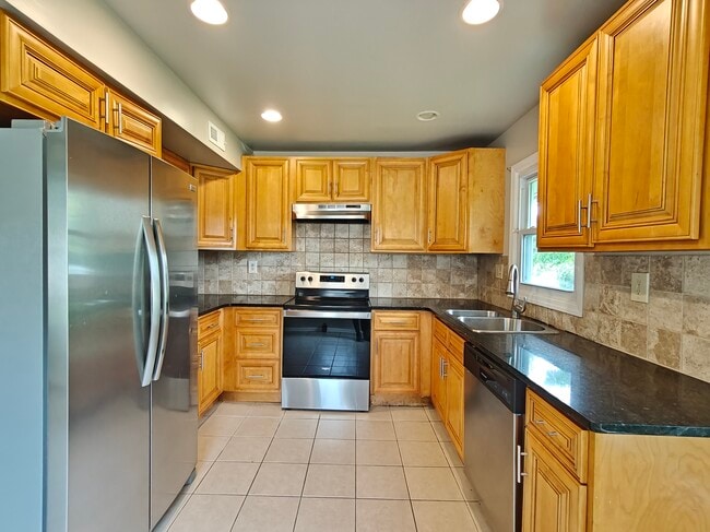 Building Photo - 75 Mainbridge Ln