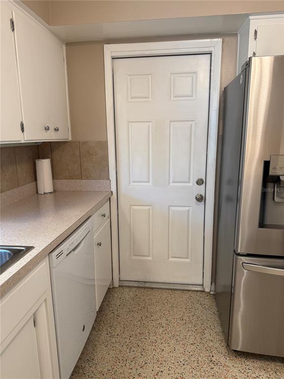 Building Photo - 2100 E Vina Del Mar Blvd