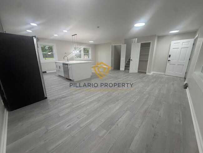 Building Photo - Freshly Renovated 4-Bedroom Home in Carmel, near Keystone and 96th St, Available NOW!