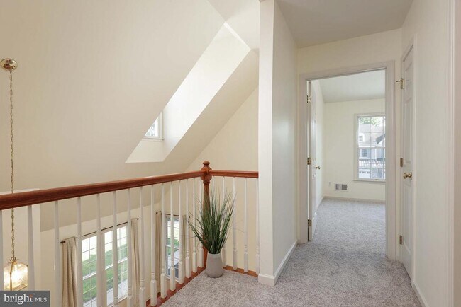 Building Photo - 11 Wedgewood Ct