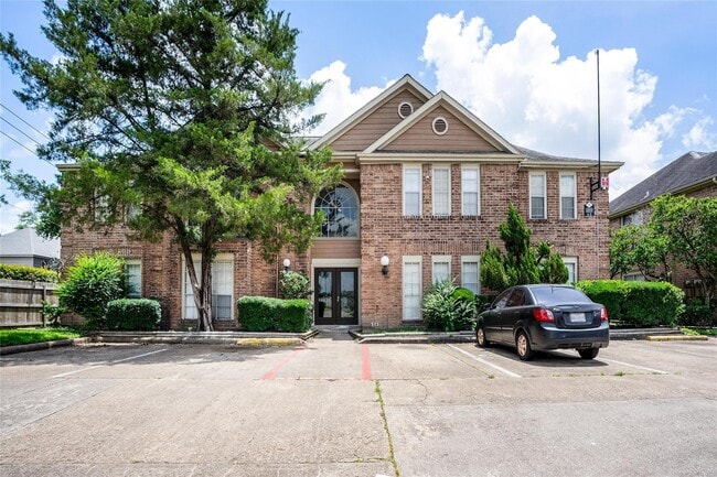 Building Photo - 12400 Overbrook Ln