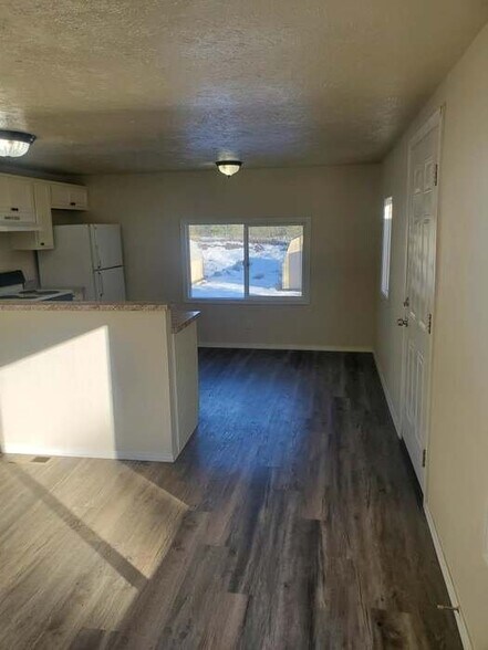 Building Photo - 4001 E Denison-Chattaroy Rd