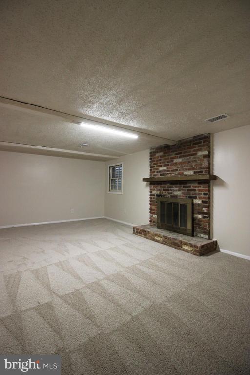 Building Photo - 7765 Brandeis Way