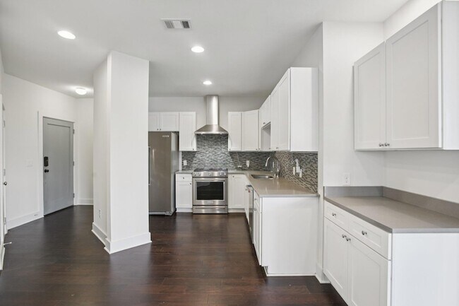 Building Photo - 908 Nueces St