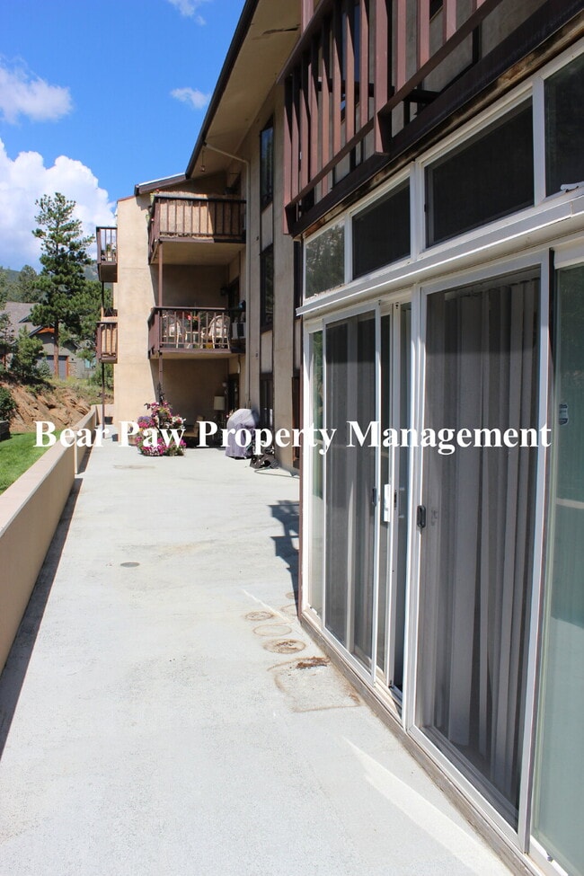 Building Photo - Condo in North Evergreen!
