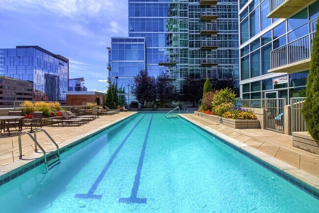 Building Photo - INCREDIBLE Riverfront Park Condo- 1BD/1BA ...