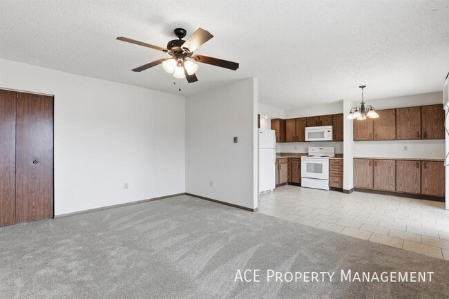 Building Photo - 705 Dakota Dr