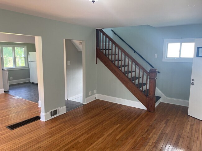 Building Photo - Charming 2-Bedroom Property in Prime Location