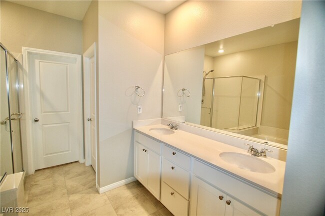 Building Photo - 4275 Tarim St