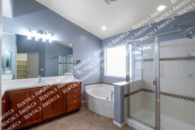 Building Photo - 14024 E Fairway Bluff Ct