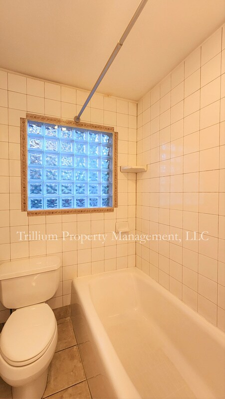 Building Photo - 215 SE 74th Ave