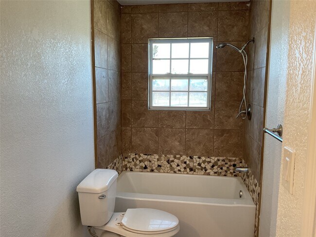 Building Photo - 5728 Sylvia Dr