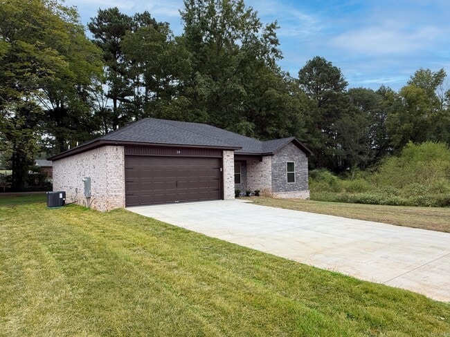 Building Photo - 16 Bobby Eugene Dr