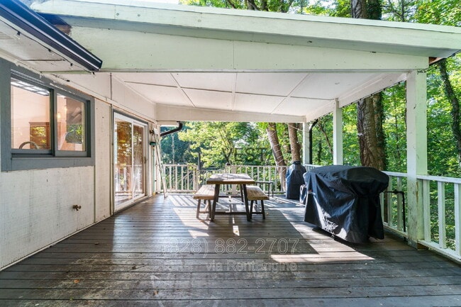 Building Photo - 12 Wood Rd