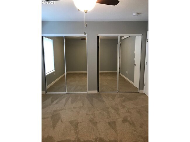 Building Photo - 6867 N Fessenden St