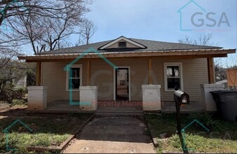 Building Photo - 2 Bedroom 1 Bath Available!