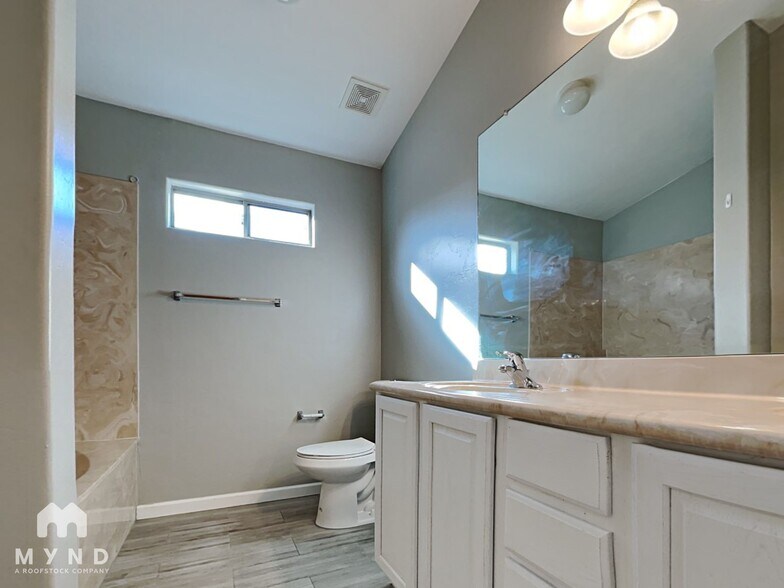 Building Photo - 7369 S Pacific Willow Dr