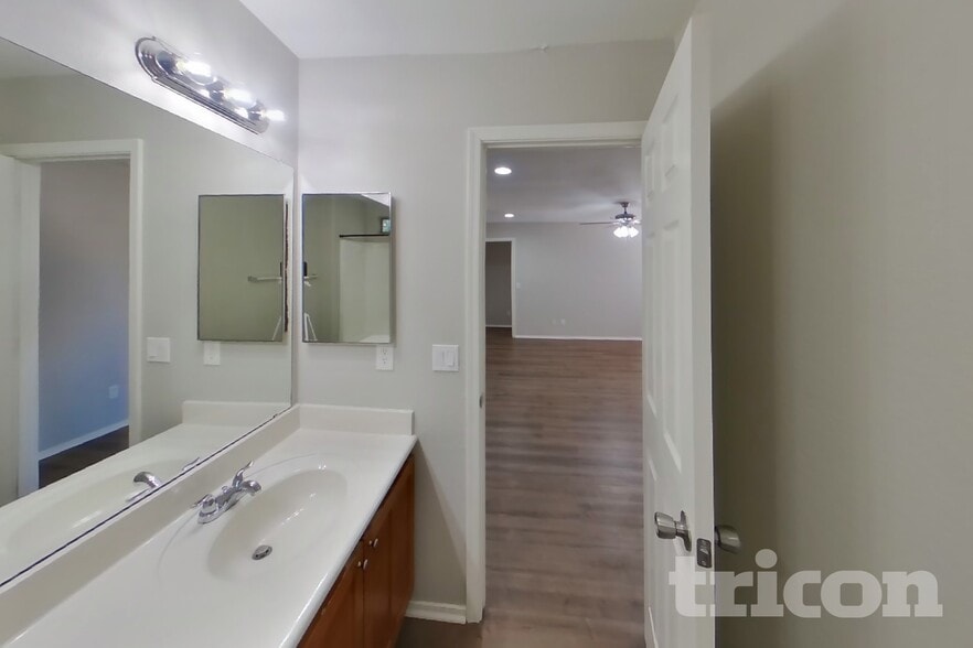 Building Photo - 16191 N 157th Dr
