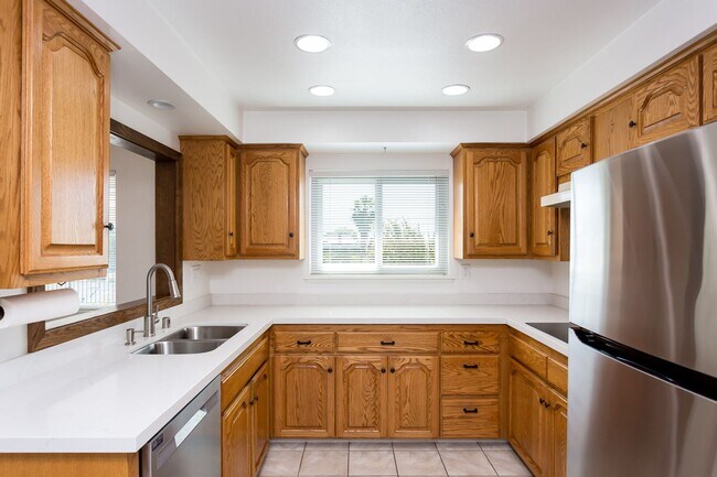 Building Photo - La Mesa Charmer with Mount Helix Views!