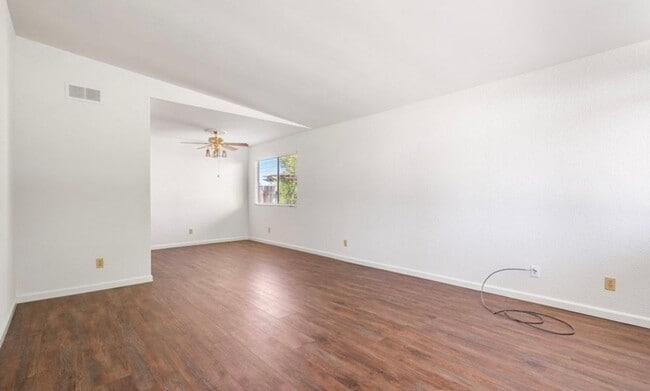 Building Photo - 2 bedroom 2 bath in 55 and over community.