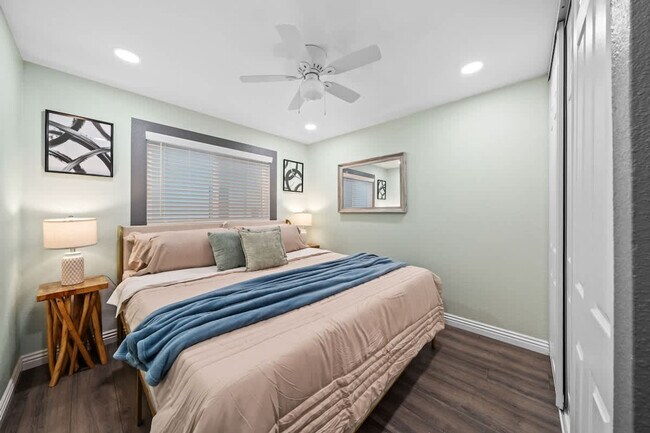 Building Photo - 10983 Parkdale Ave