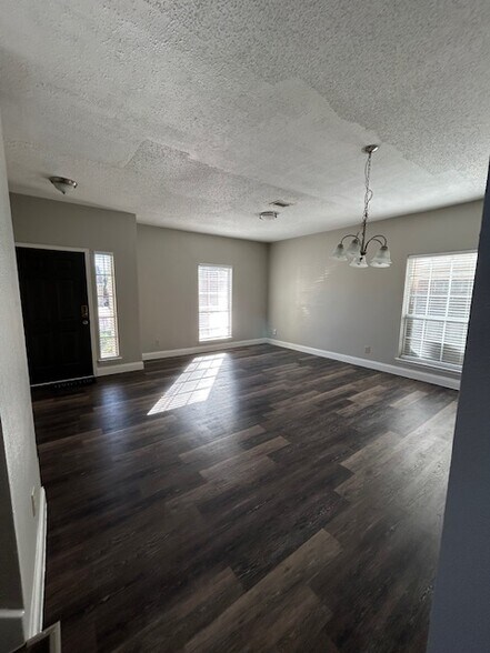 Living and dinning room - 4729 Waterway Dr N