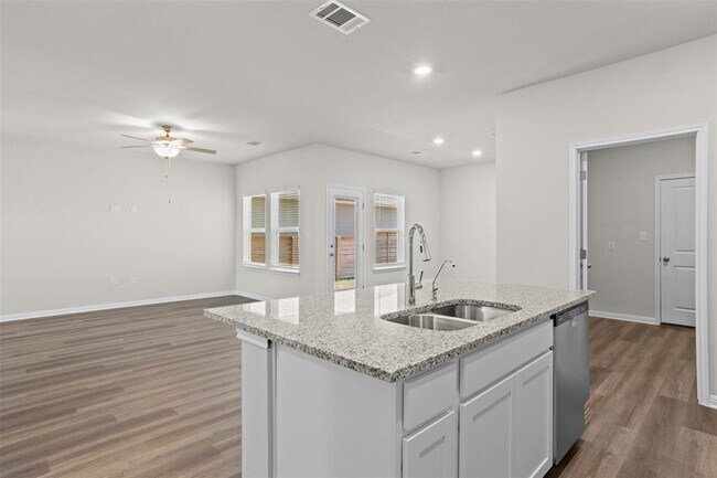 Building Photo - 109 Zinnia Ln