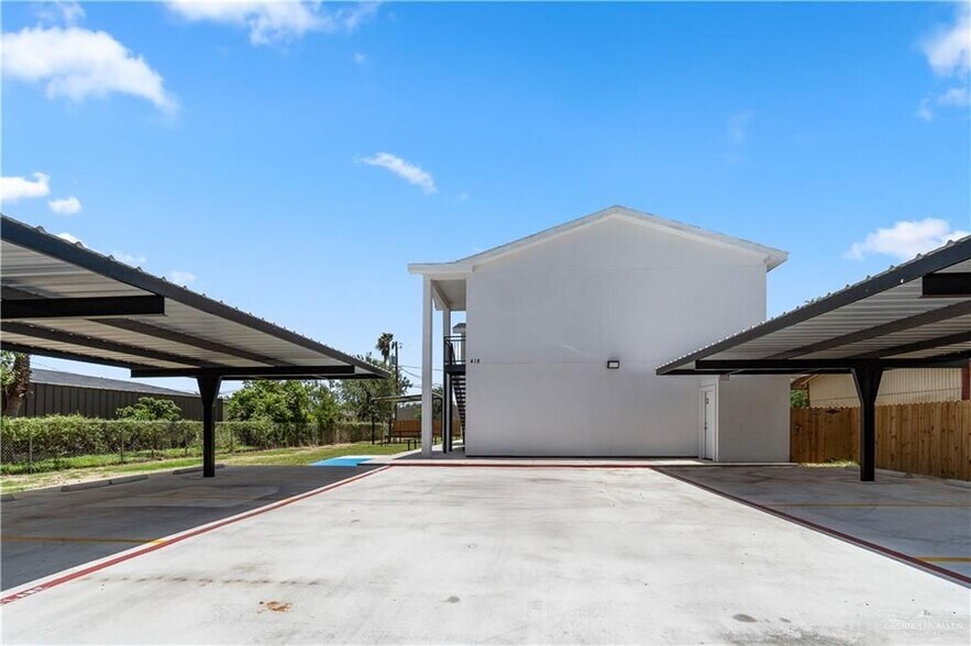 Building Photo - 418 N 3rd St