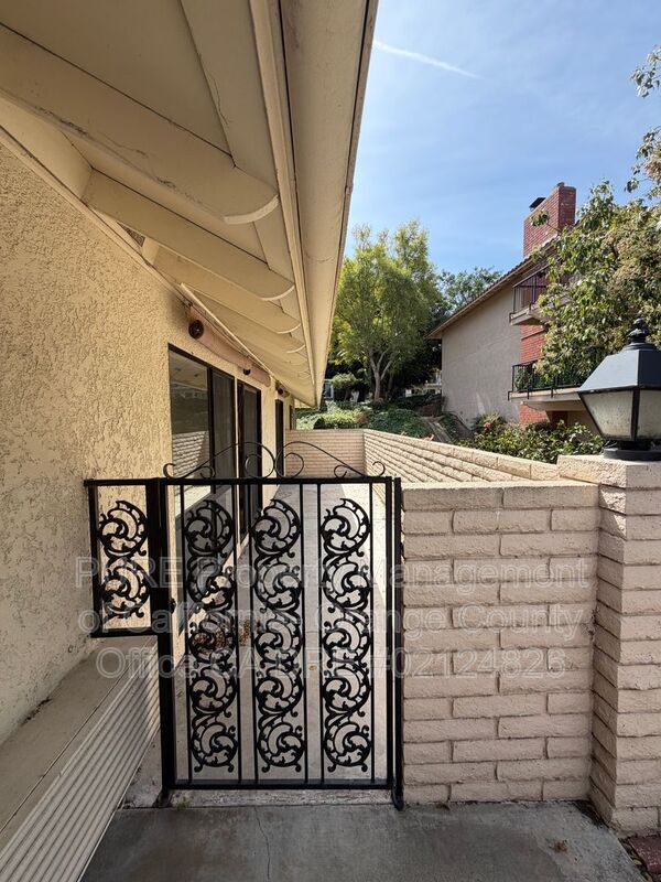 Building Photo - 3107 Via Serena S