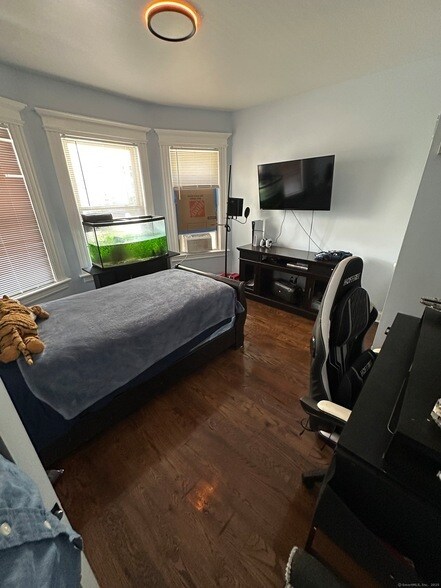 Building Photo - 16 Charron St