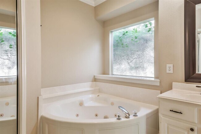 Building Photo - 24031 Bonnamere Ln