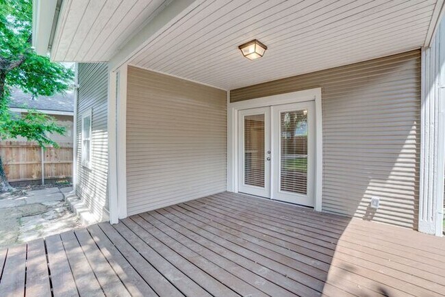 Building Photo - 3/2.5 Dream Home With Lots Of Charm