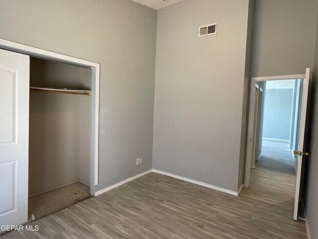 Building Photo - 3701 Trina Pl