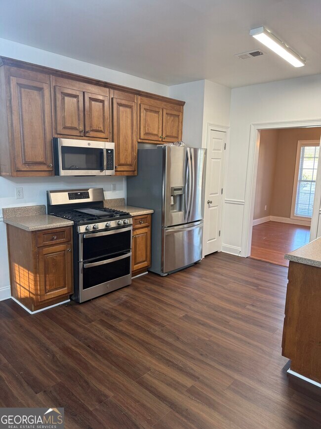 Building Photo - 2104 Ginger Estates Dr NE