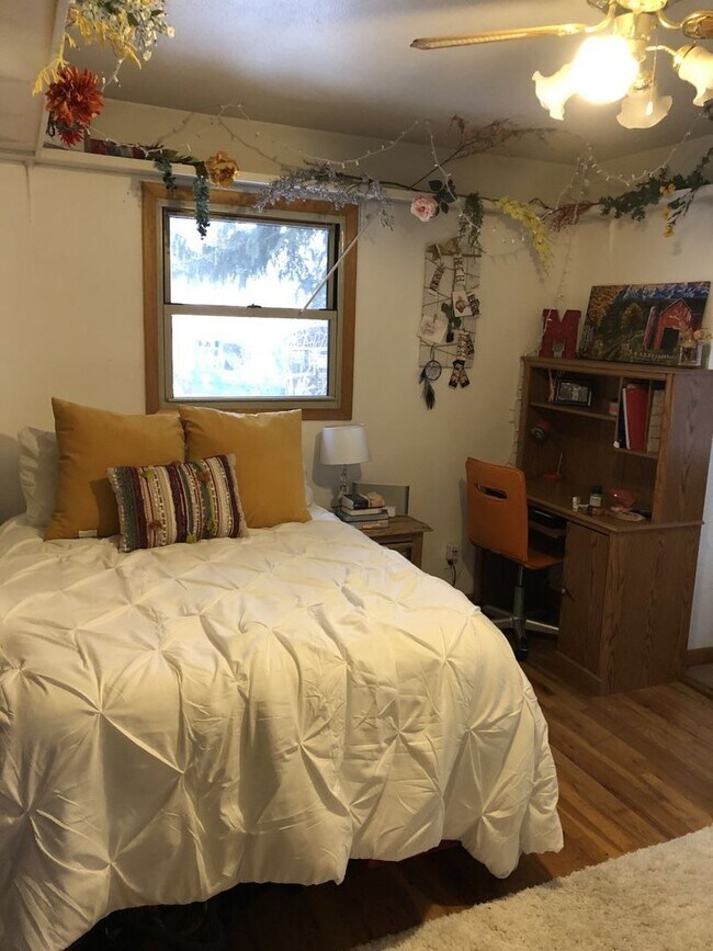 Building Photo - 910 Bungalow Ct