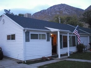 Building Photo - Badell Duplex