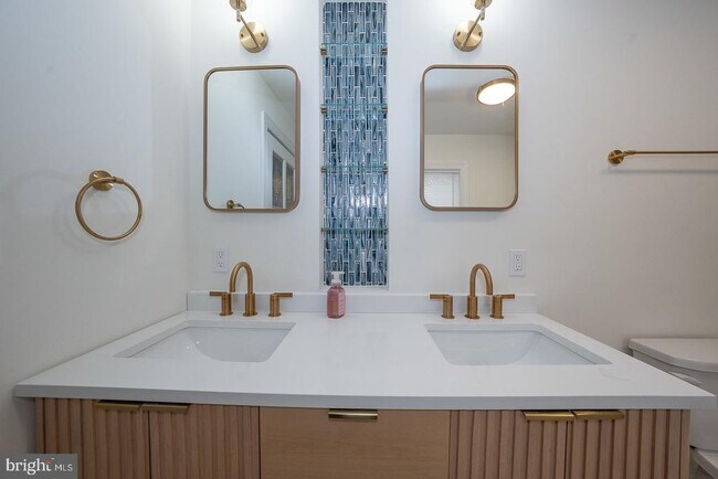 Building Photo - 717 Miller St