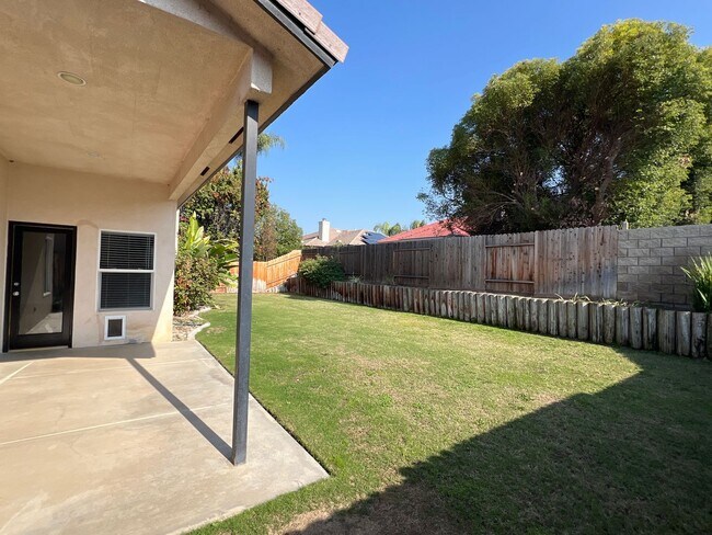 Building Photo - NORTHWEST BAKERSFIELD