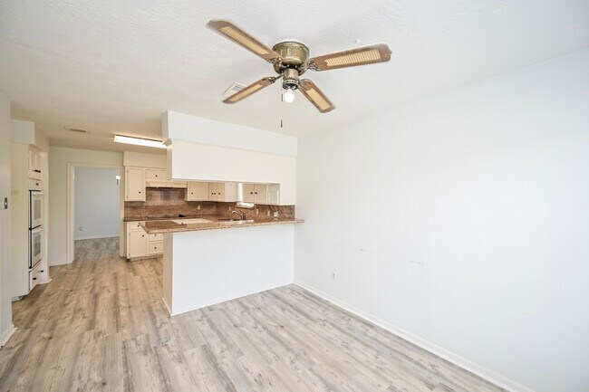 Building Photo - 7735 Quail Meadow Dr