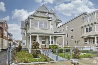 Building Photo - 47 Mooreland St